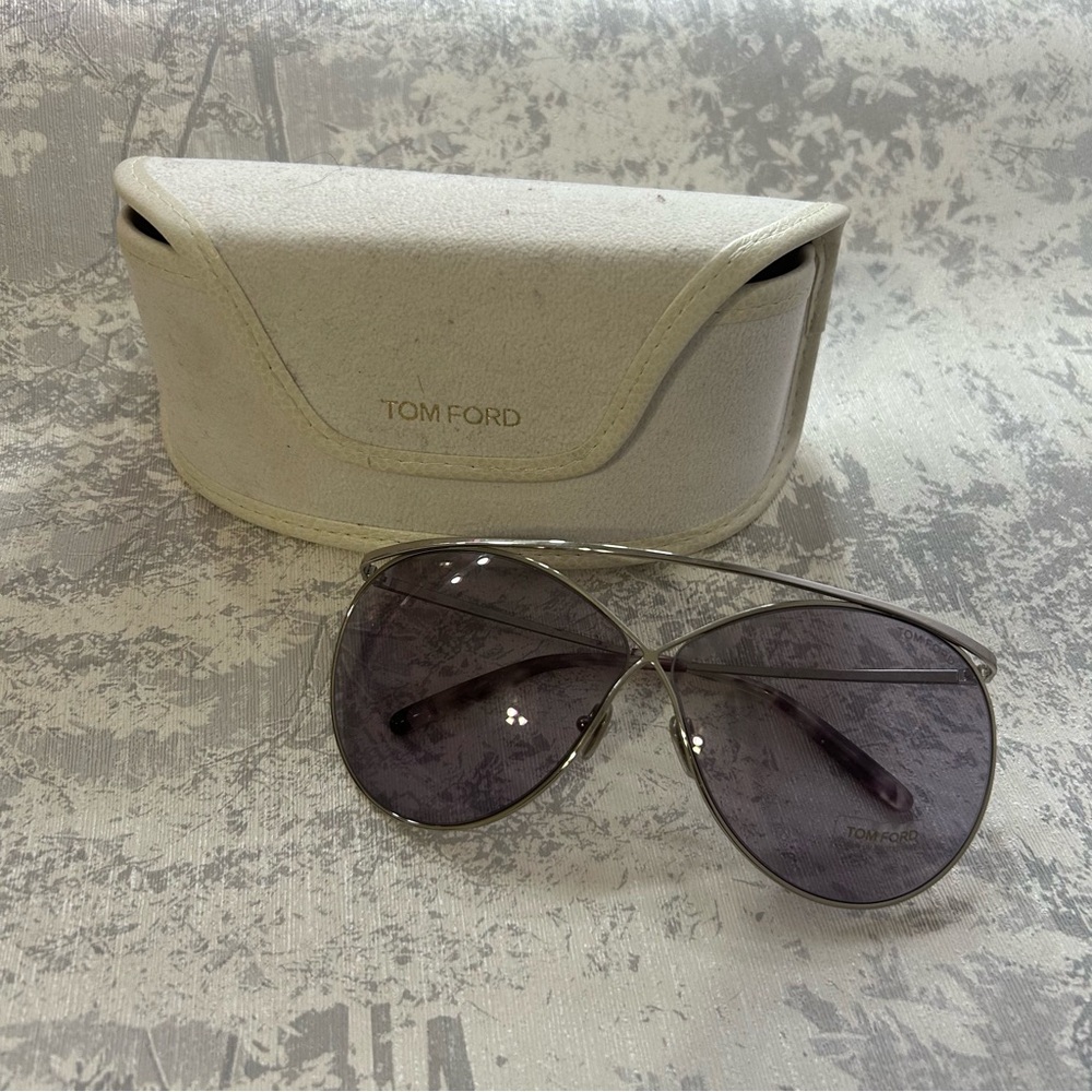 Tom Ford Silver Aviator Stevie Sunglasses Sleek Design